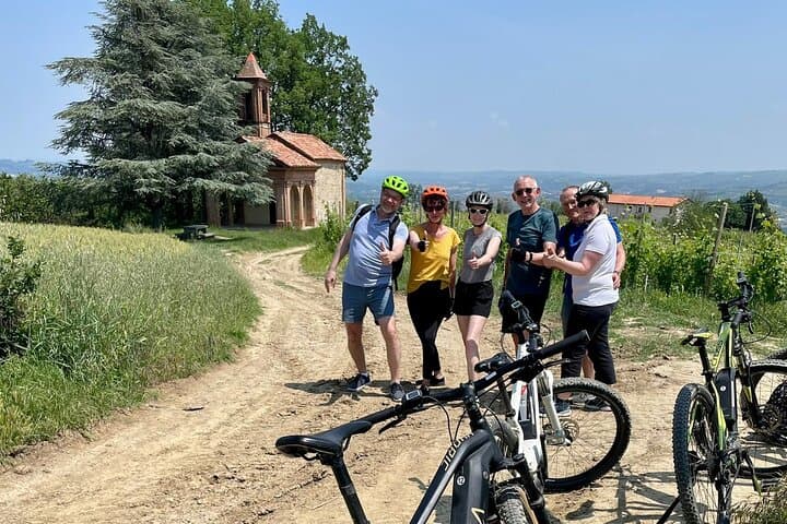 E-Bike Langhe del Barolo: 40km Asphalt & Dirt Tour from Alba photo 3