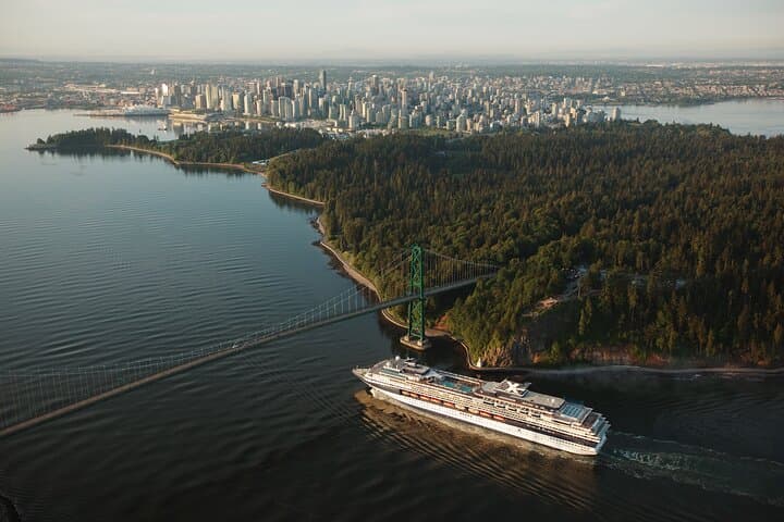 Vancouver Helicopter City Tour — Pre/Post-Cruise Aerial Flight with Hotel Pickup photo 4