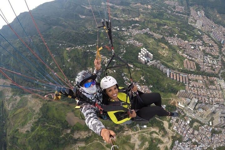 Tandem Paragliding from Medellín — Half-Day Flights Over the Aburrá Valley photo 4