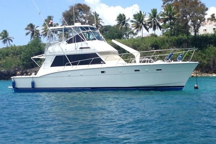Private Hatteras 52 Cruise: Sosua Snorkel, BBQ & Sunset Charter