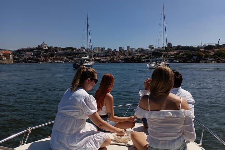 Private Porto Boat Tour — Six Bridges & Ribeira 90‑Minute Cruise photo 1