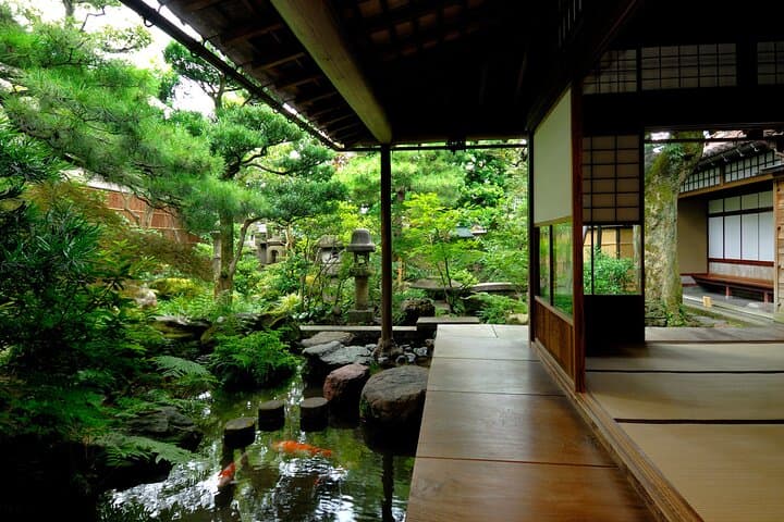 Kanazawa Day Tour: Kenrokuen Garden, Samurai District & Sushi-Making photo 2