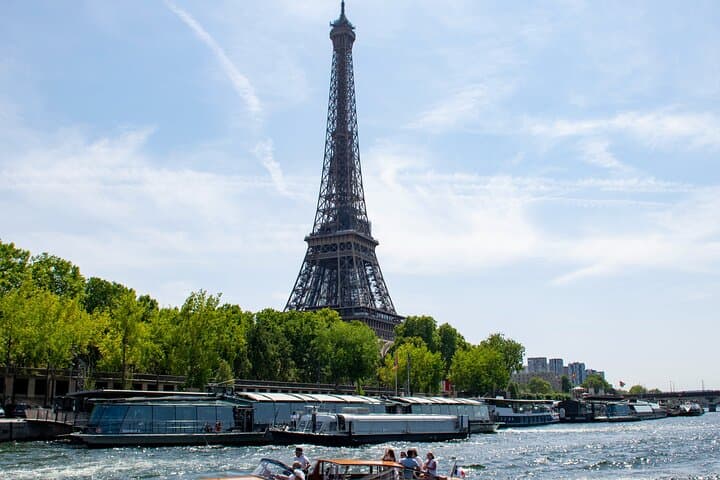 One-Day Paris Walking Route: Sacré-Coeur to the Eiffel Tower