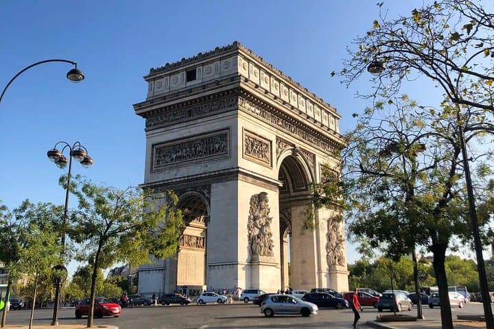 One-Day Paris Walking Route: Sacré-Coeur to the Eiffel Tower photo 5