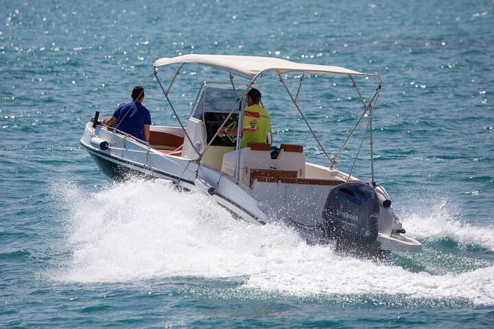 Private Boat Tour of Marbella Bay: 1-Hour Cruise from Puerto Banús photo 4