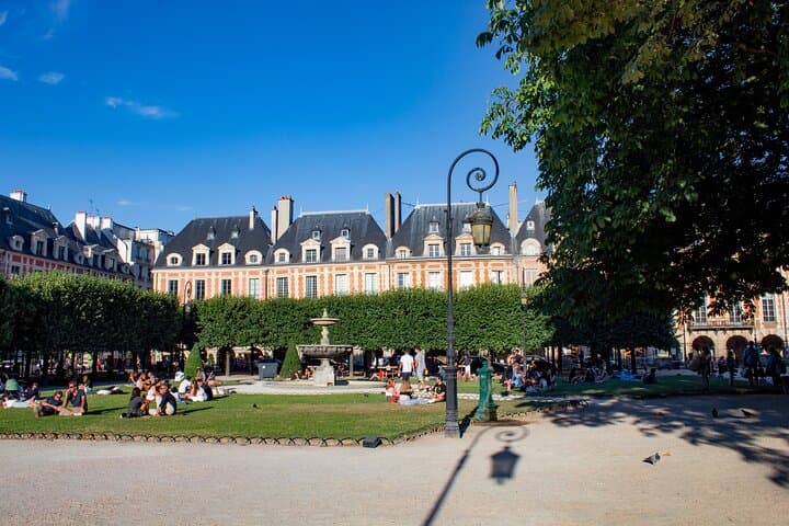 Paris E-Bike Private Tour — 3-Hour Highlights from Le Marais to the Eiffel photo 5