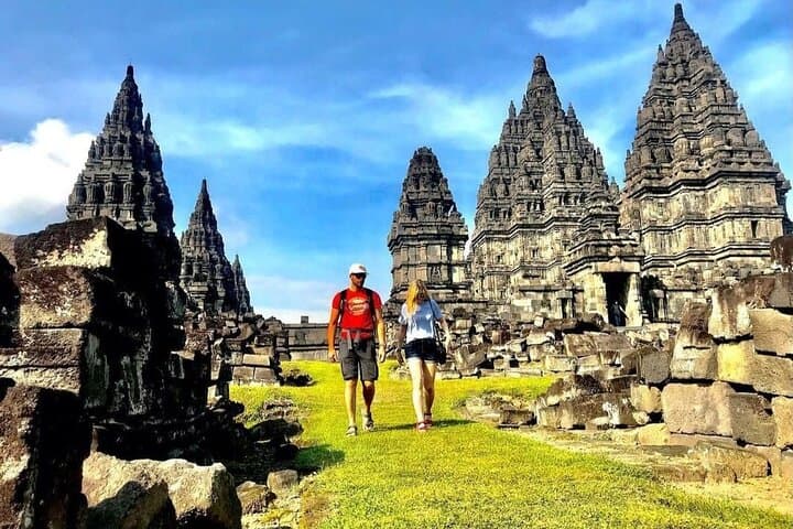 Borobudur Sunrise from Setumbu Hill — Full-Day Borobudur, Prambanan & Mendut Temples Tour photo 6