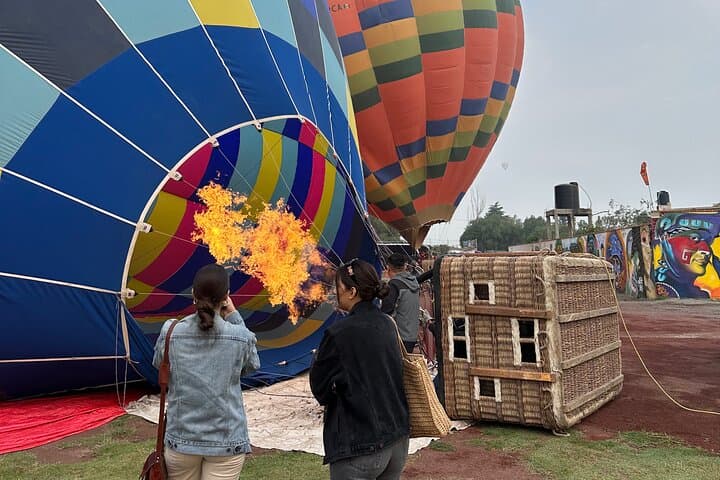 Sunrise Hot Air Balloon Over Teotihuacan with Cave Breakfast & Private Transfer