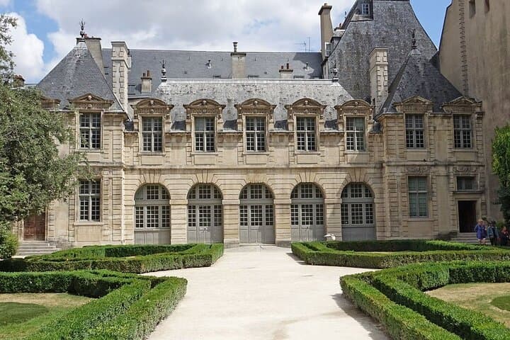 Paris Landmarks & Crêpes — 4-Hour Private Walking Tour from Bastille to the Eiffel Tower photo 4