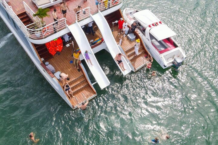 Luxury Halong Bay Day Tour: Expressway Transfer, Cave Visit & Kayak photo 3