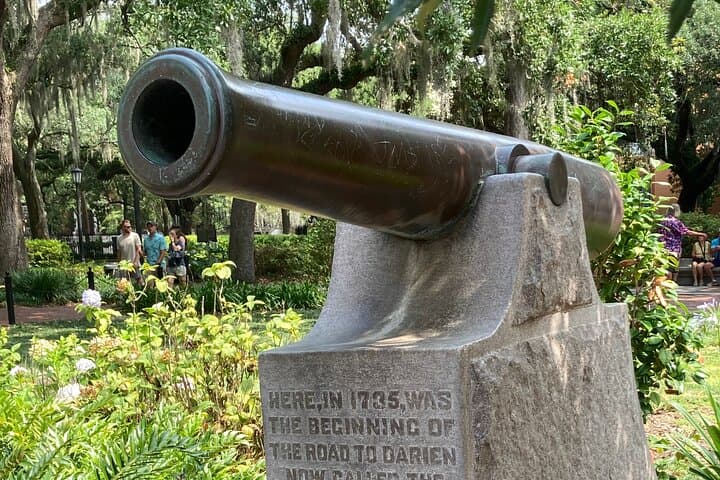 Savannah Walking Tour: Forsyth Park to Historic District Highlights photo 3