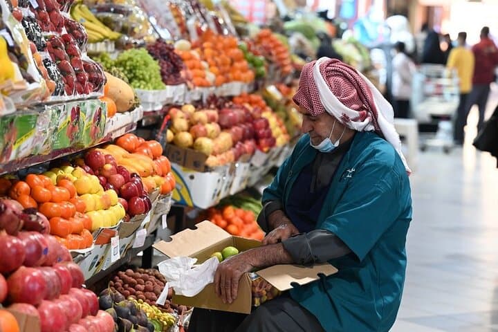 Kuwait City: From Souq Al-Mubarakiya to The Avenues — Modern Malls and Historic Markets Tour
