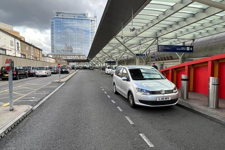 Gatwick Airport Private Transfer to London with Meet & Greet