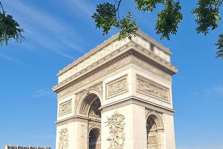 Paris Green Ride: Private 3–4 Hour Landmarks Tour by Vehicle and Walk photo 3