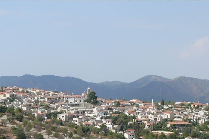 Walking Pano Lefkara & Lefkara Lake: Lace Village Hike and Red‑Hued Shoreline photo 5