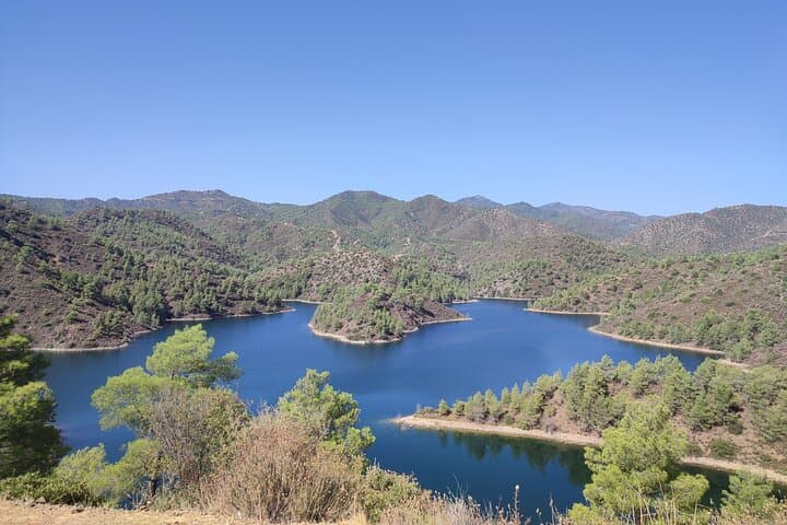 Walking Pano Lefkara & Lefkara Lake: Lace Village Hike and Red‑Hued Shoreline photo 6