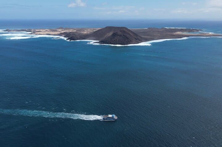 Full-Day Cruise from Lanzarote to Corralejo and Isla de Lobos — Day Trip from Lanzarote photo 2