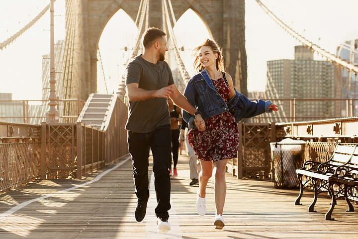 Brooklyn & Manhattan Bridge Romantic Photoshoot — Couples Photos in NYC