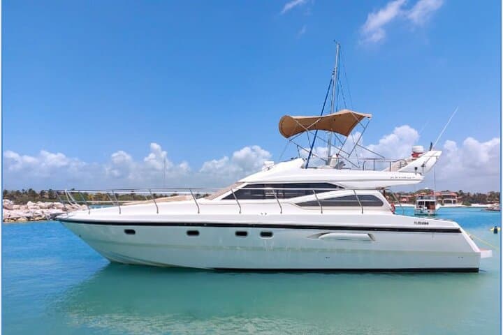 Private 47' Azimut Yacht to Xpu-Ha — 3-Hour Riviera Maya Charter