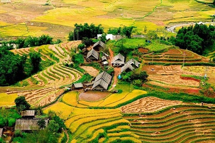 Sapa 3-Day Trekking Tour: Overnight Train, Homestay & Valley Trails
