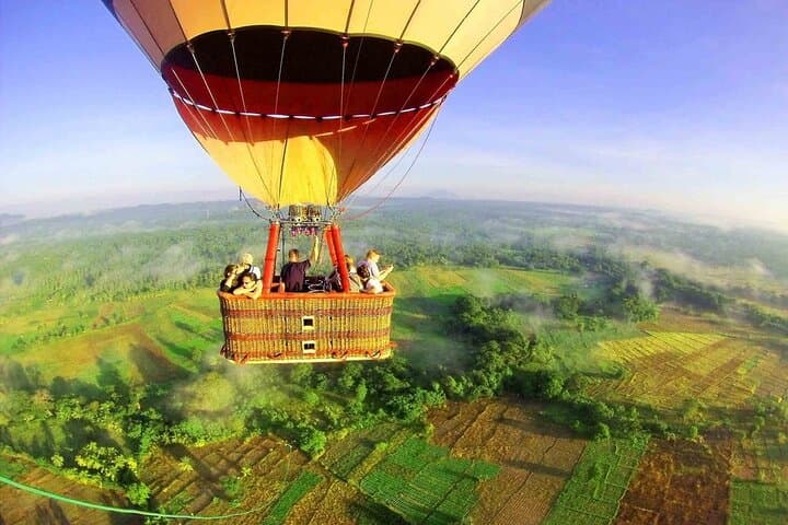 Sunrise Hot Air Balloon Over Dambulla: One-Hour Flight Above Ancient Plains