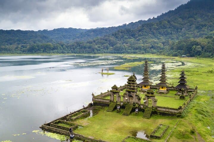 Twin Lakes Jungle Trek & Traditional Canoe: Buyan and Tamblingan Full-Day Adventure