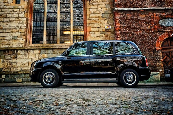 Billy's Black Cab Tour: Private 4-Hour Historical Drive and Walk Through Central London photo 4