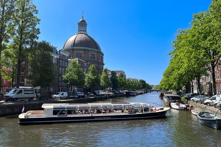 Luxury 75-Minute Amsterdam Canal Cruise with Live Captain Guide
