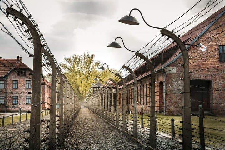 Private Day Tour to Auschwitz-Birkenau from Prague: Guided Memorial Visit