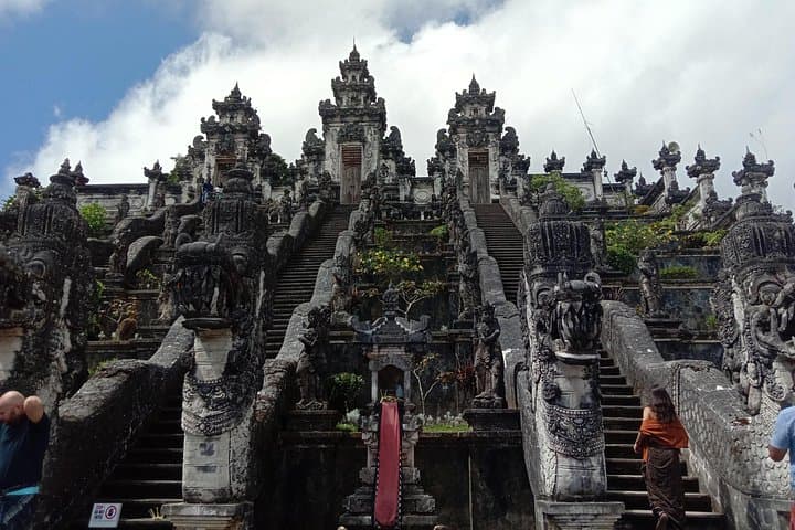 Sunrise at Lempuyang Gate and Tirta Gangga Water Palace photo 3