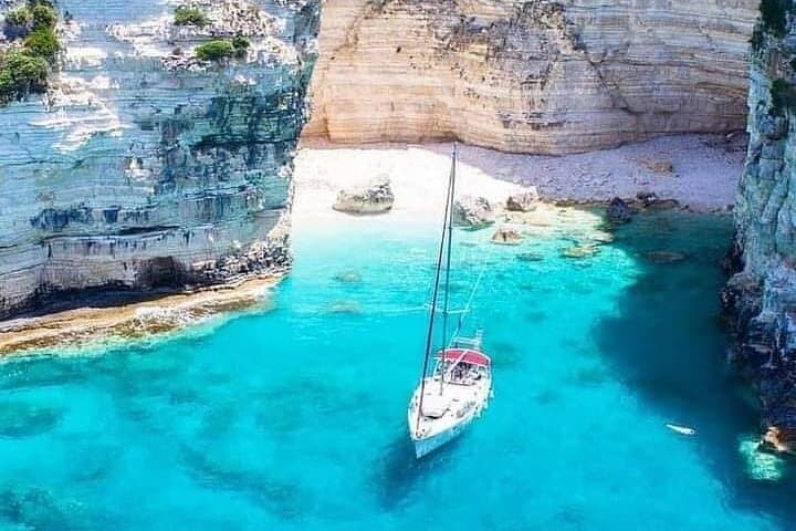 Zakynthos Blue Caves & Navagio Shipwreck: Small‑Boat Coastal Cruise photo 2