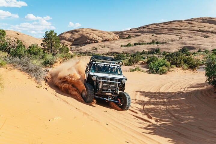 Conquer Moab’s Hells Revenge: A 2-Hour 4x4 Adventure Over Red Rocks