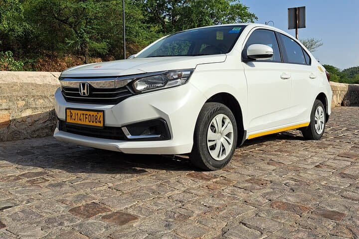 Delhi to Agra Private Transfer: Comfortable AC Ride with On-the-Way Sightseeing