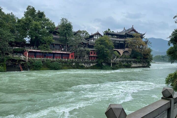 Dujiangyan and Mount Qingcheng Day Trip — Taoist Temples, Cable Car & Ancient Irrigation photo 3