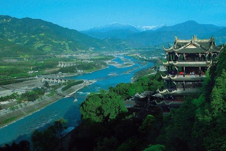 Dujiangyan and Mount Qingcheng Day Trip — Taoist Temples, Cable Car & Ancient Irrigation photo 4