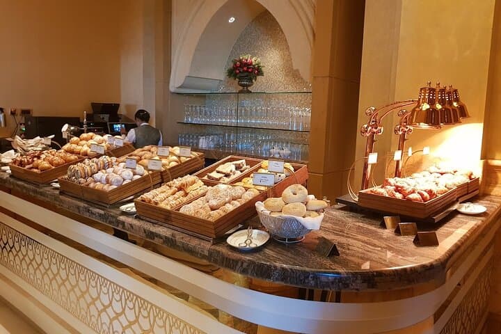 Abu Dhabi Private City Tour with Sheikh Zayed & Emirates Palace Dinner photo 2