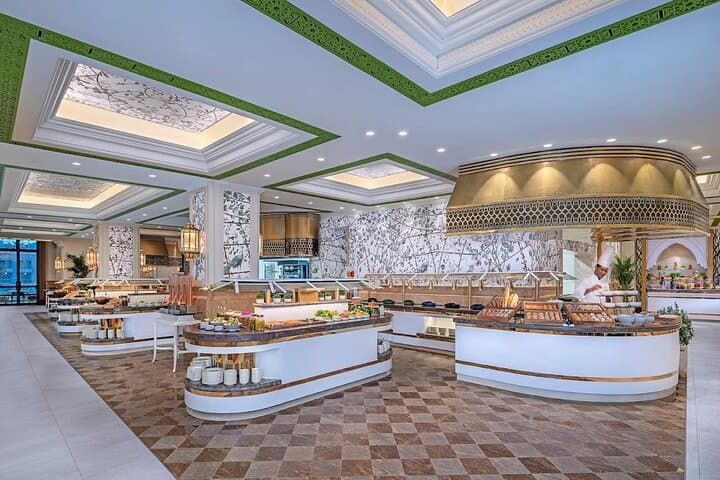 Abu Dhabi Private City Tour with Sheikh Zayed & Emirates Palace Dinner