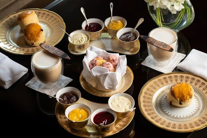 Hi‑Tea at Emirates Palace and Sheikh Zayed Mosque: A Half‑Day Cultural Walk in Abu Dhabi photo 3