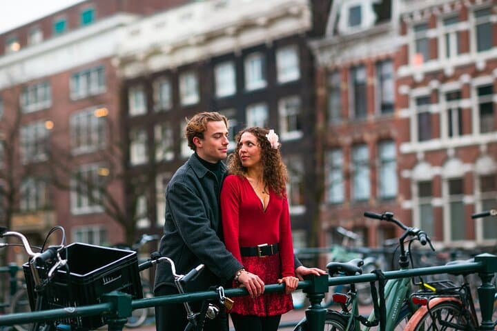 Couples Photoshoot in Amsterdam’s Negen Straatjes — Romantic 45-Minute Session photo 5