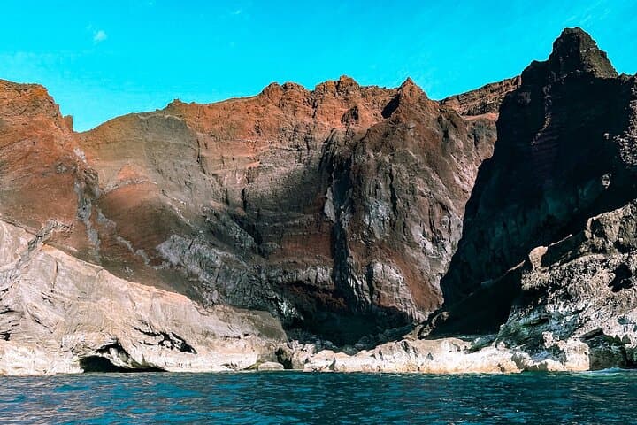 Private SEAfari Full-Day Boat Trip — Snorkel Turtles, Dolphins & Volcanic Coastlines photo 3