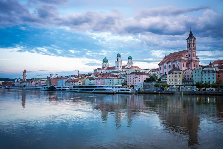 Private Munich to Passau Transfer with 2-Hour Dachau Memorial Stop