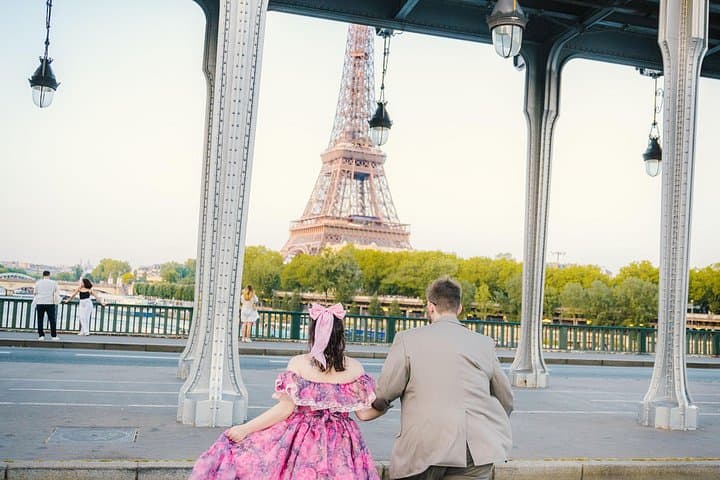 Private Travel Photographer Tour at the Eiffel Tower — Paris Photo Session photo 3