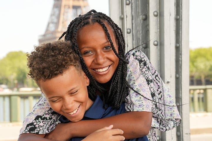 Private Travel Photographer Tour at the Eiffel Tower — Paris Photo Session photo 2