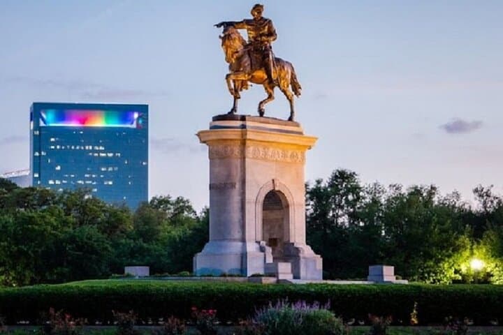 Houston City Highlights Van Tour: River Oaks, Museums & Stadiums (2.5 hr) photo 2