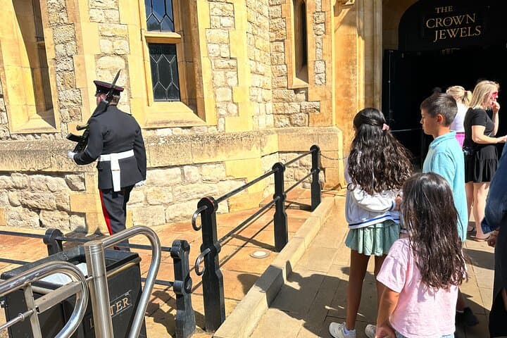 Family-Friendly Guided Tour: Tower of London & Tower Bridge (Skip-the-Line) photo 2