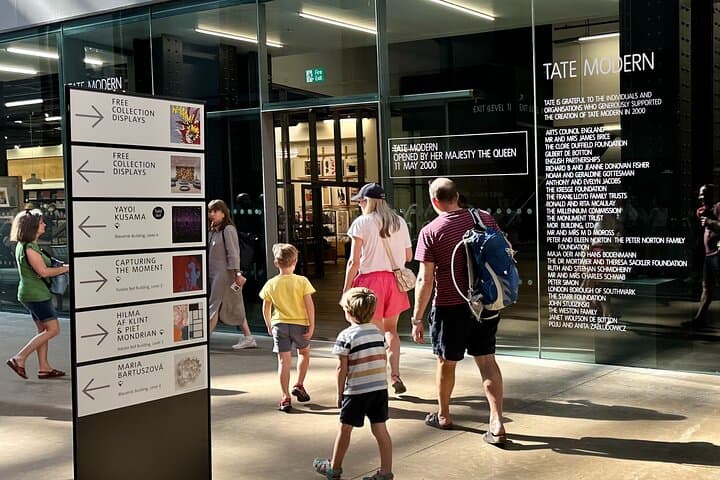 Tate Modern Private Guided Family Tour — Kids-Friendly Art Walk in London