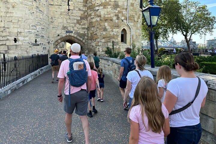 Tower of London Private Tour with Blue Badge Guide — Crown Jewels & Historic Highlights photo 4