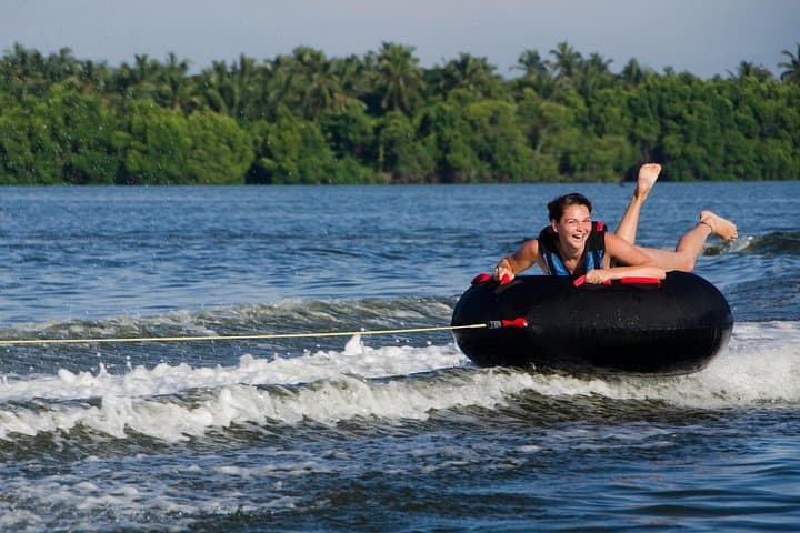 Negombo Donut Ride: 20-Minute Private Speedboat Tube Adventure