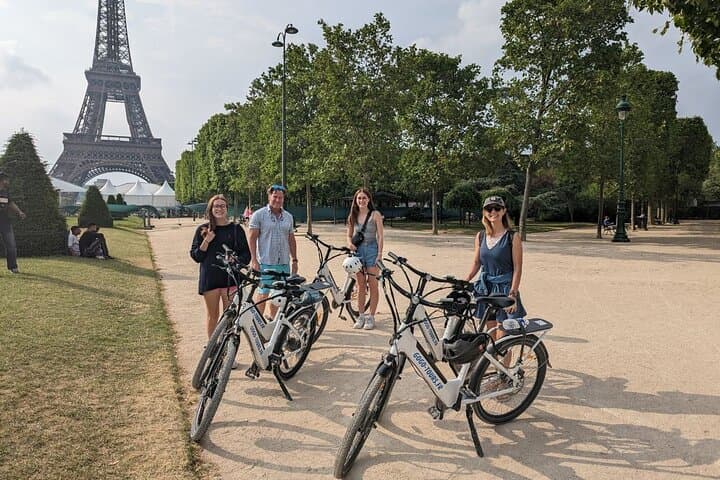 Private Paris E-Bike City Highlights Tour — Ride the Seine to the Eiffel photo 2