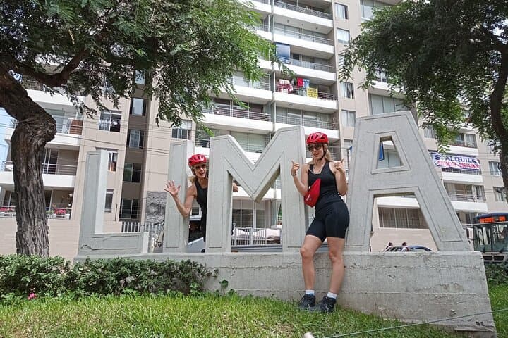 Lima Downtown Bike and Walking Tour: Essential Highlights for First-Time Visitors photo 4